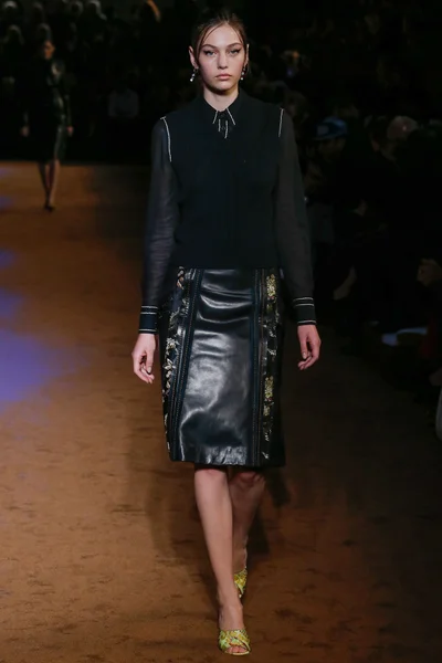 Look 32